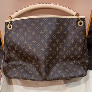 Louis Vuitton Artsy MM